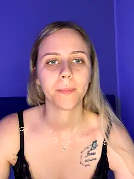 lunawolf21 online show from 12-19-25, 07:22