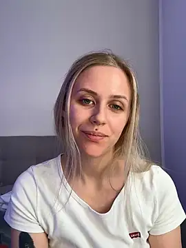 lunawolf21 online show from 02-19-25, 07:28