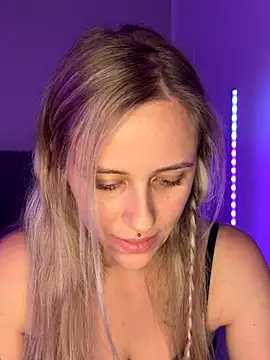 lunawolf21 online show from 11-15-25, 06:34