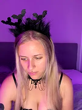 lunawolf21 online show from 10-10-25, 06:47