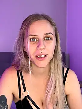 lunawolf21 online show from 11-05-25, 07:33