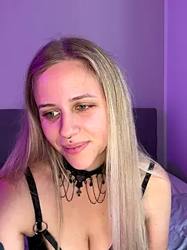 lunawolf21 online show from 10-15-25, 07:27