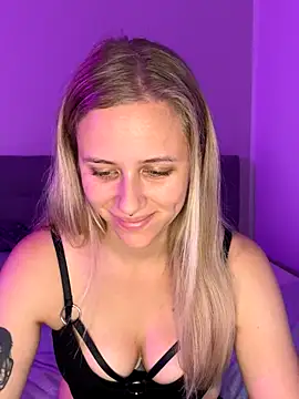 lunawolf21 online show from 10-16-25, 06:32