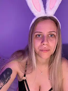 lunawolf21 online show from 04-02-26, 06:42