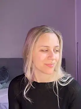 lunawolf21 online show from 03-12-25, 07:35