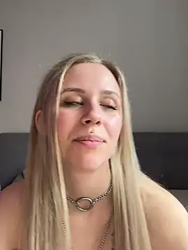 lunawolf21 online show from 02-24-25, 07:00