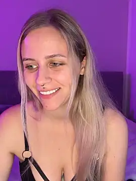 lunawolf21 online show from 11-18-25, 07:33