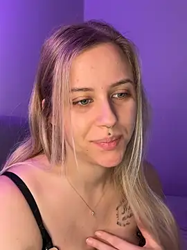 lunawolf21 online show from 02-04-26, 07:25