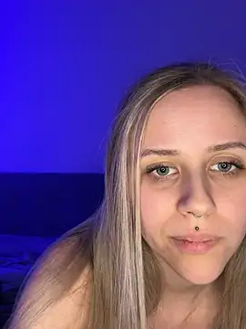 lunawolf21 online show from 02-18-25, 05:42