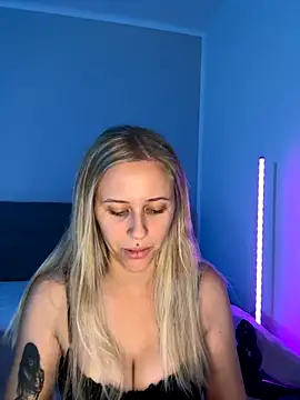 lunawolf21 online show from 09-25-25, 06:19