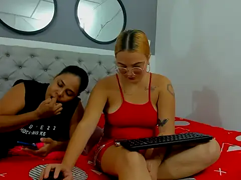 Snapshot of Lunaynick chatting on 10-25-25, 09:59 Lunaynick online show from 10-25-25, 09:59