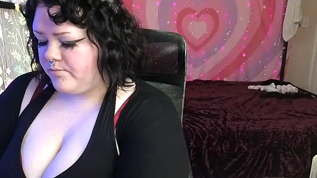 Snapshot of Flamefairy710 chatting on 01-15-25, 03:18 Flamefairy710 online show from 01-15-25, 03:18