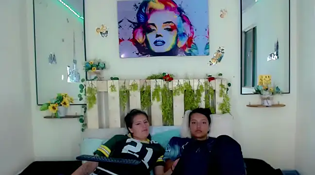 Sharon et Khloe12 online show from 12-12-24, 09:04