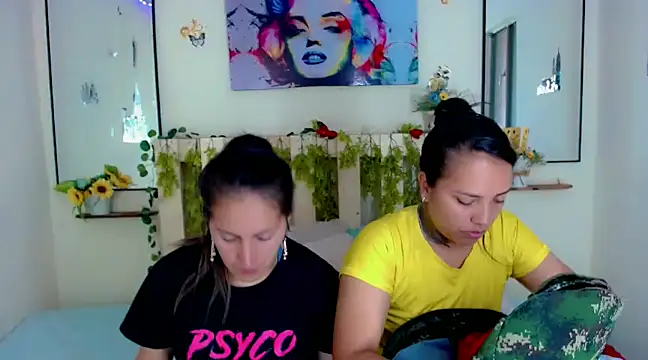 Sharon et Khloe12 online show from 12-04-24, 01:14