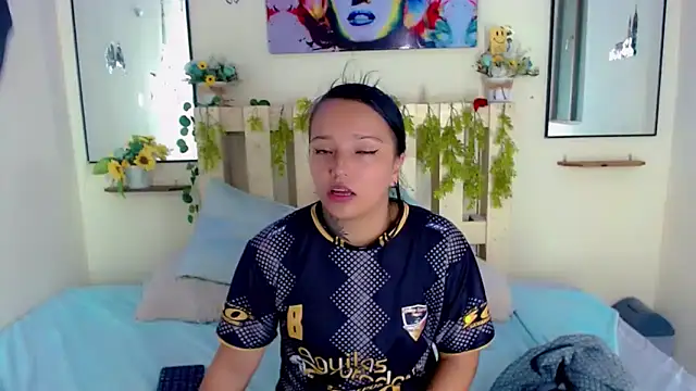 Sharon et Khloe12 online show from 12-17-24, 04:23