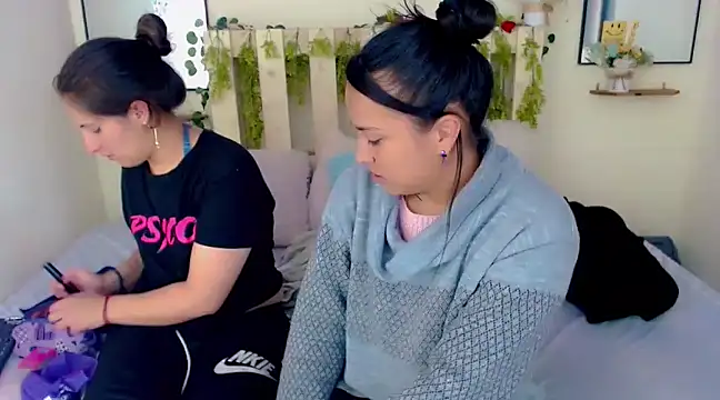 Sharon et Khloe12 online show from 12-04-24, 07:28