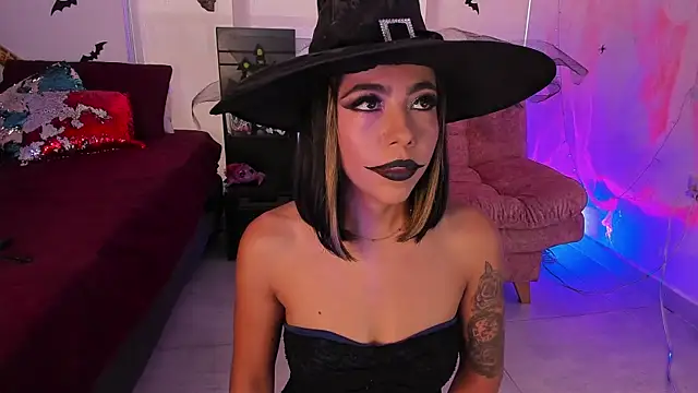 AndreaVelasco online show from 10-27-25, 06:20