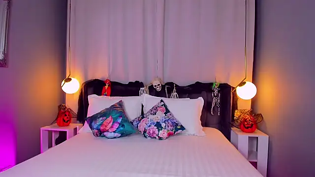 CarlaWhite online show from 10-31-25, 04:31