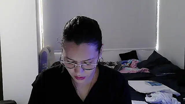 Snapshot of luxandracon23 chatting on 10-08-25, 05:46 luxandracon23 online show from 10-08-25, 05:46
