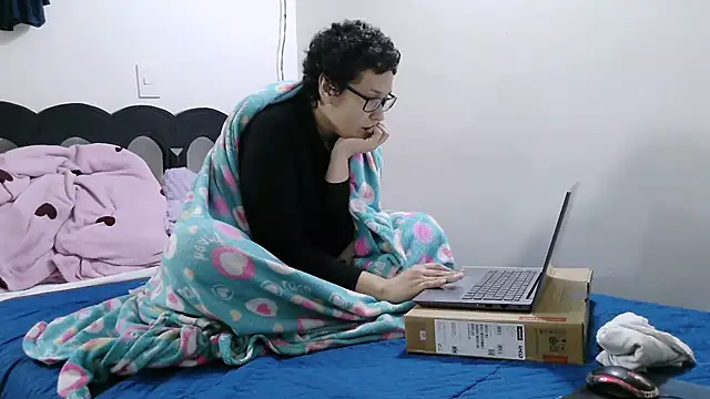 luxandracon23 online show from 03-25-26, 01:10