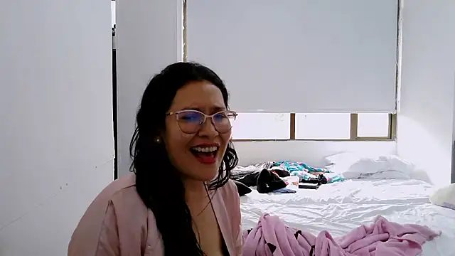 Snapshot of luxandracon23 chatting on 09-15-25, 07:58 luxandracon23 online show from 09-15-25, 07:58