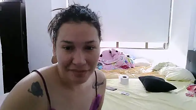 Snapshot of luxandracon23 chatting on 10-17-25, 02:41 luxandracon23 online show from 10-17-25, 02:41