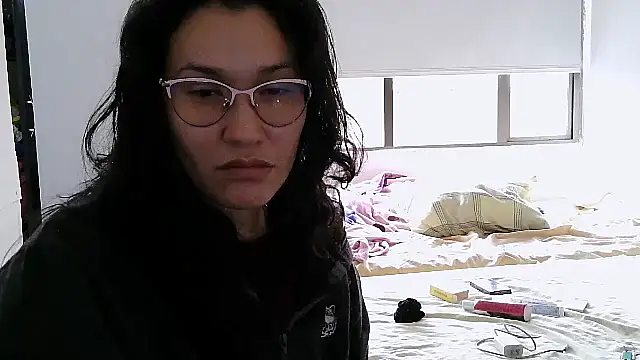 Snapshot of luxandracon23 chatting on 10-12-25, 06:20 luxandracon23 online show from 10-12-25, 06:20