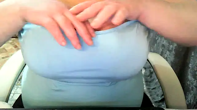 EmiliaLooo online show from 04-05-26, 03:46