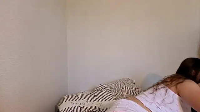 Snapshot of Aria_Blisss chatting on 06-15-26, 01:28 Aria Blisss online show from 06-15-26, 01:28