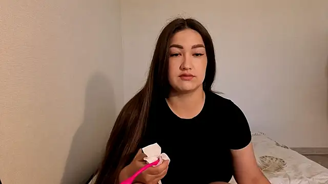Snapshot of Aria_Blisss chatting on 06-17-26, 01:16 Aria Blisss online show from 06-17-26, 01:16