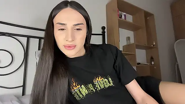 Snapshot of Kim_Oberlin_ chatting on 06-17-26, 01:10 Kim Oberlin online show from 06-17-26, 01:10
