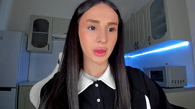 Kim Oberlin  online show from 02-05-26, 01:07