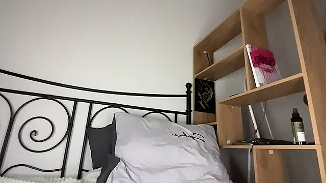 Kim Oberlin  online show from 04-07-26, 09:49