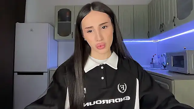 Kim Oberlin  online show from 02-11-26, 02:06