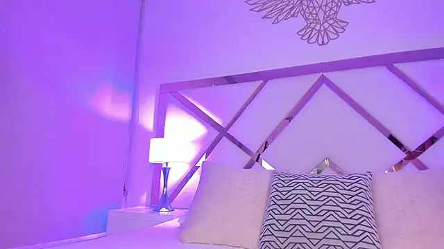 SophiaSmiiths  online show from 04-12-26, 02:37