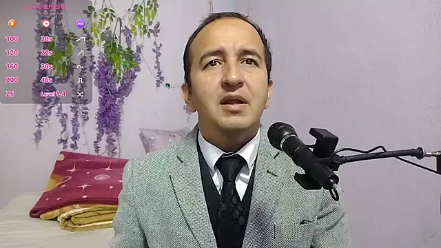 Snapshot of yazforeSolo chatting on 09-28-25, 03:30 yazforeSolo online show from 09-28-25, 03:30