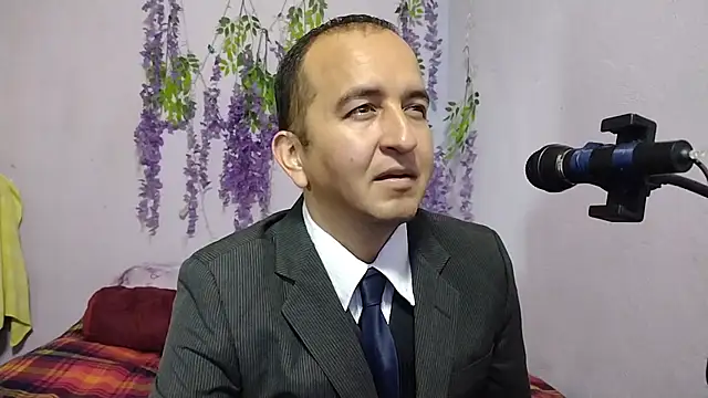 Snapshot of yazforeSolo chatting on 09-18-25, 02:31 yazforeSolo online show from 09-18-25, 02:31