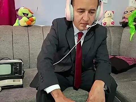 Snapshot of yazforeSolo chatting on 09-15-25, 02:17 yazforeSolo online show from 09-15-25, 02:17