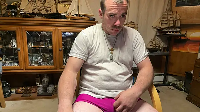 Snapshot of ScubaStevex chatting on 05-09-26, 03:54 ScubaStevex online show from 05-09-26, 03:54