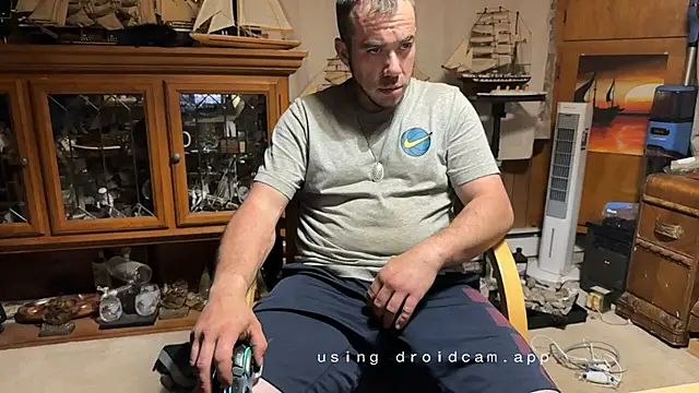 Snapshot of ScubaStevex chatting on 05-05-26, 04:37 ScubaStevex online show from 05-05-26, 04:37