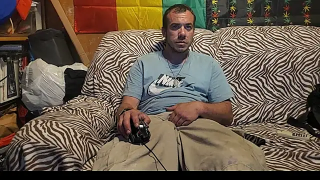 Snapshot of ScubaStevex chatting on 06-17-26, 12:21 ScubaStevex online show from 06-17-26, 12:21