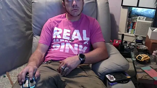 Snapshot of ScubaStevex chatting on 10-08-25, 02:40 ScubaStevex online show from 10-08-25, 02:40
