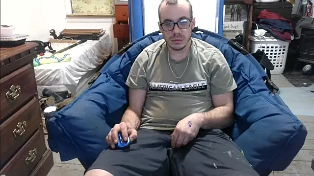 Snapshot of ScubaStevex chatting on 03-09-25, 11:36 ScubaStevex online show from 03-09-25, 11:36