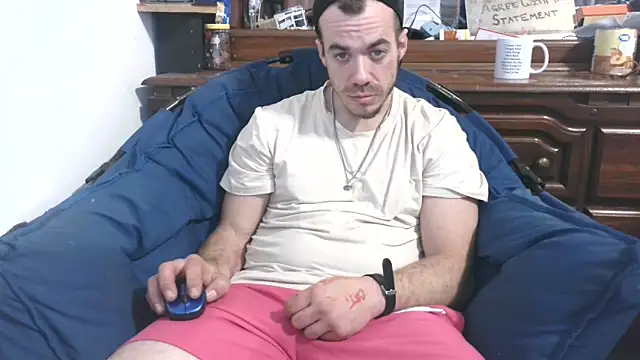 Snapshot of ScubaStevex chatting on 02-07-25, 11:55 ScubaStevex online show from 02-07-25, 11:55