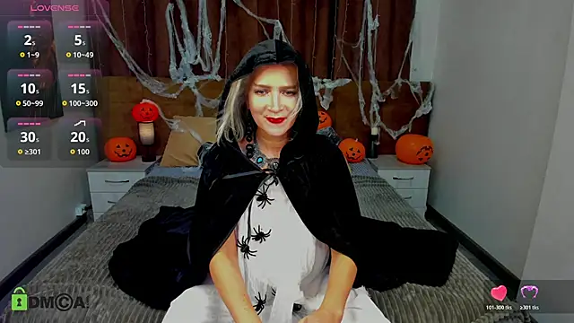 Luna  Lewis online show from 10-31-25, 09:06