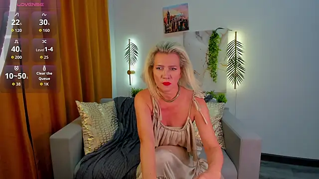 Luna  Lewis online show from 09-18-25, 08:06