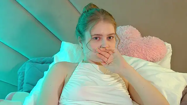 Snapshot of SelinSwarovski chatting on 03-02-26, 04:02 SelinSwarovski online show from 03-02-26, 04:02