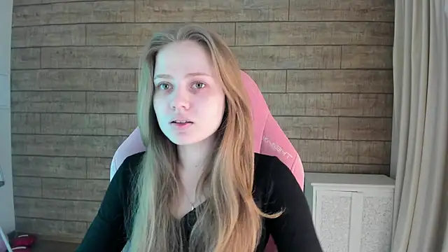 Snapshot of SelinSwarovski chatting on 04-20-26, 04:19 SelinSwarovski online show from 04-20-26, 04:19
