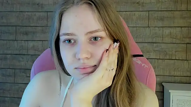 Snapshot of SelinSwarovski chatting on 05-15-26, 04:16 SelinSwarovski online show from 05-15-26, 04:16