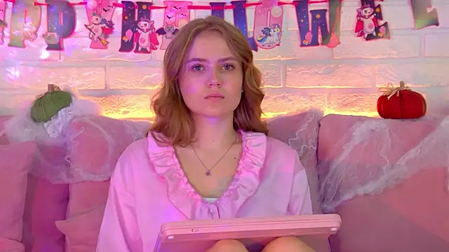 SelinSwarovski online show from 10-26-25, 04:07